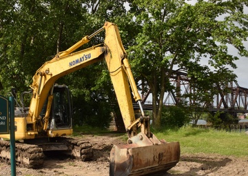 Buffalo District installs electrical line on Unity Island