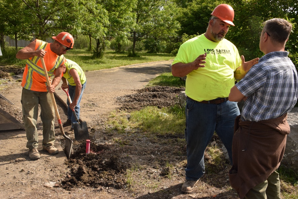 Buffalo District installs electrical line on Unity Island