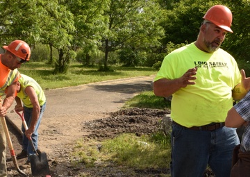 Buffalo District installs electrical line on Unity Island