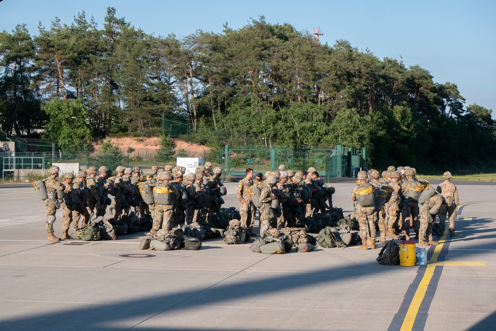 82nd Airborne Division airlifted to ‘battlefront’ for exercise Swift Response 19