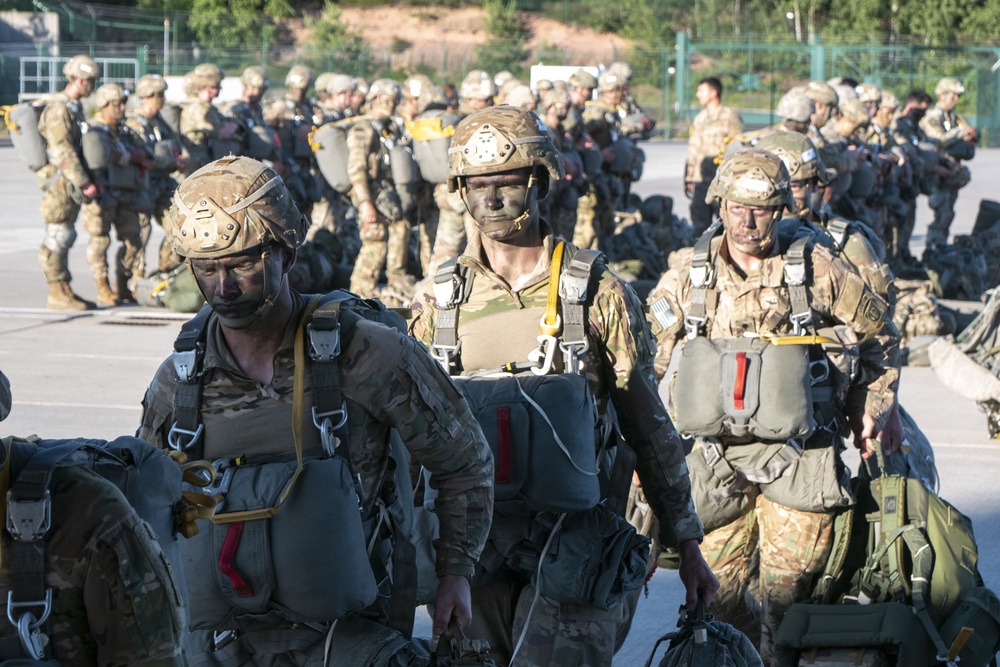 82nd Airborne Division airlifted to ‘battlefront’ for exercise Swift Response 19