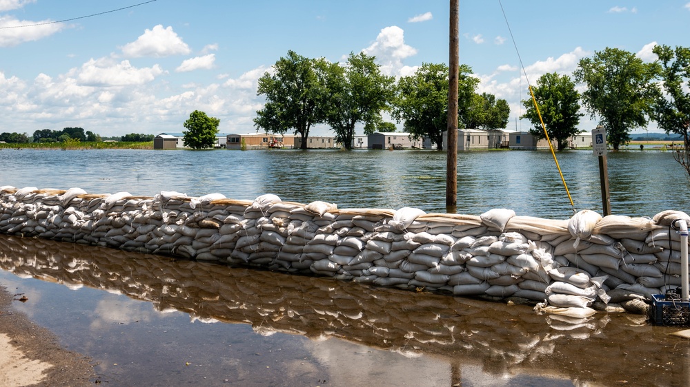 Illinois Soldiers conduct flood response in East Cape Girardeau, Illinois