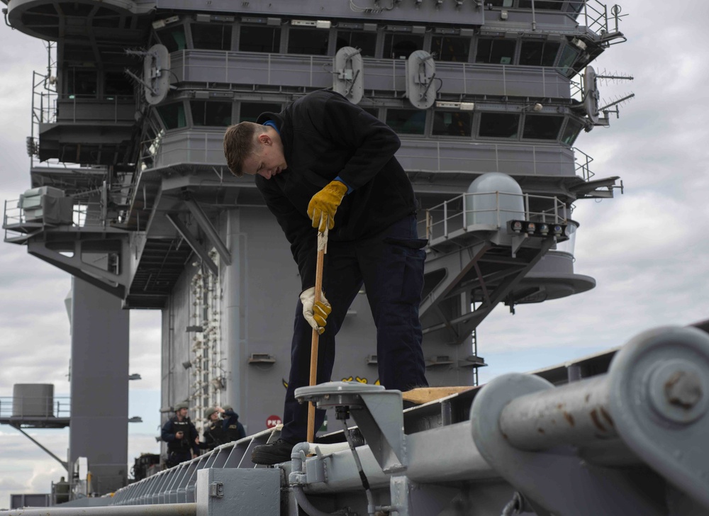 Nimitz Sailor Conducts Maintenance