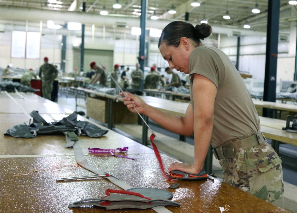 USAJFKSWCS Soldiers Participate in Rigger Rodeo