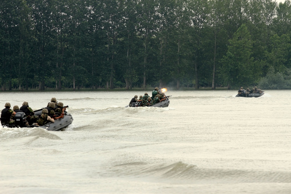 Soldiers from the Multinational Brigade