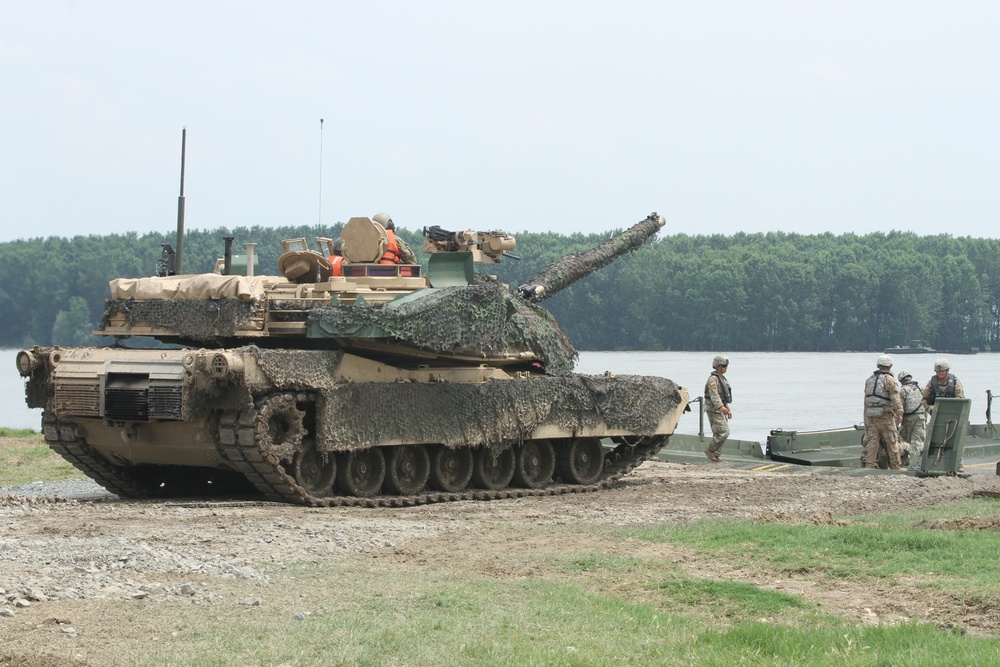 M1 Abrams crosses Danube River during Saber Guardian 19