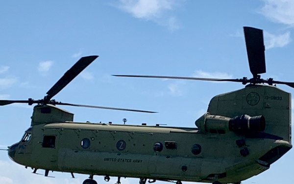 Soldiers attach raft section to Chinook