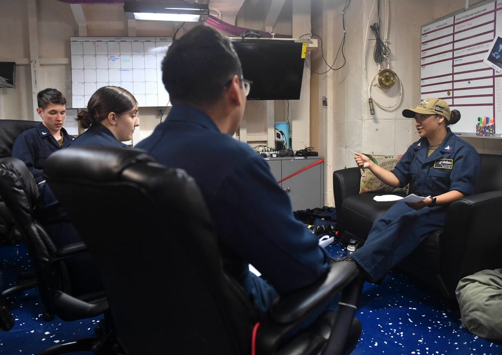 Nimitz Sailor Conducts Training