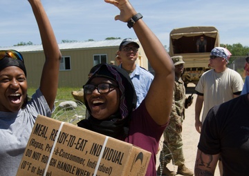 Soldiers from the 414th Civil Affairs Battalion Train to Feed Displaced Civilians