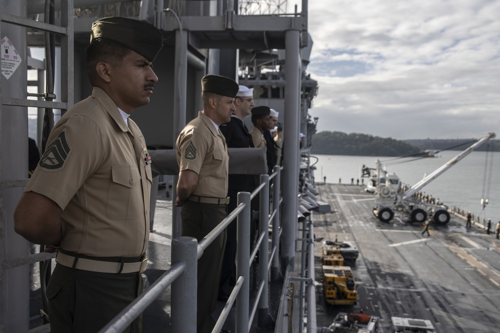 Marines, Sailors man the rails aboard USS Wasp into Sydney