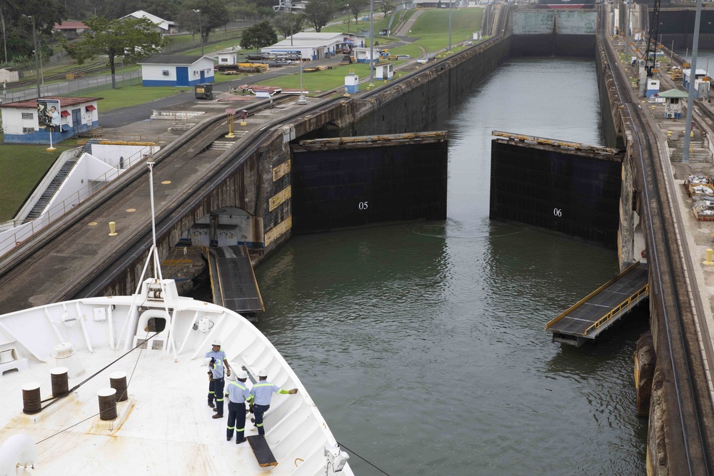 USNS Comfort transits the Panama Canal