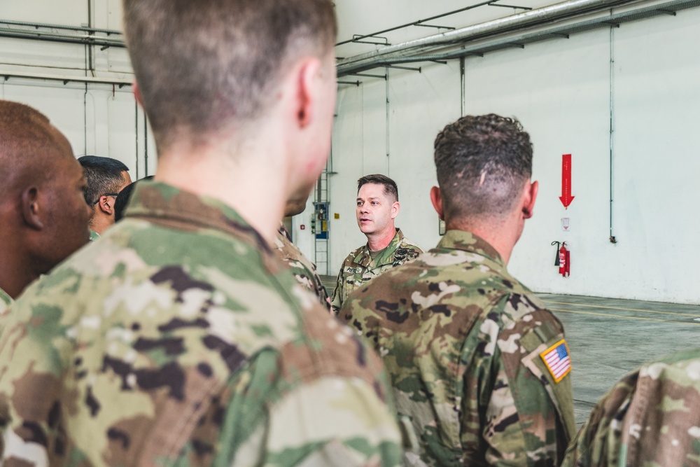 Col. Steven Pierce thanking several 1st Combat Aviation Brigade Soldiers on a job well done