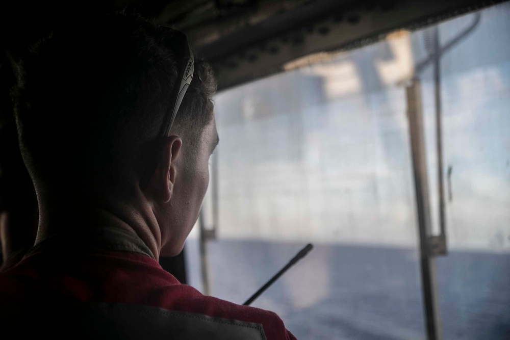 BLT Marines practice tactical communication capabilities aboard USS Green Bay