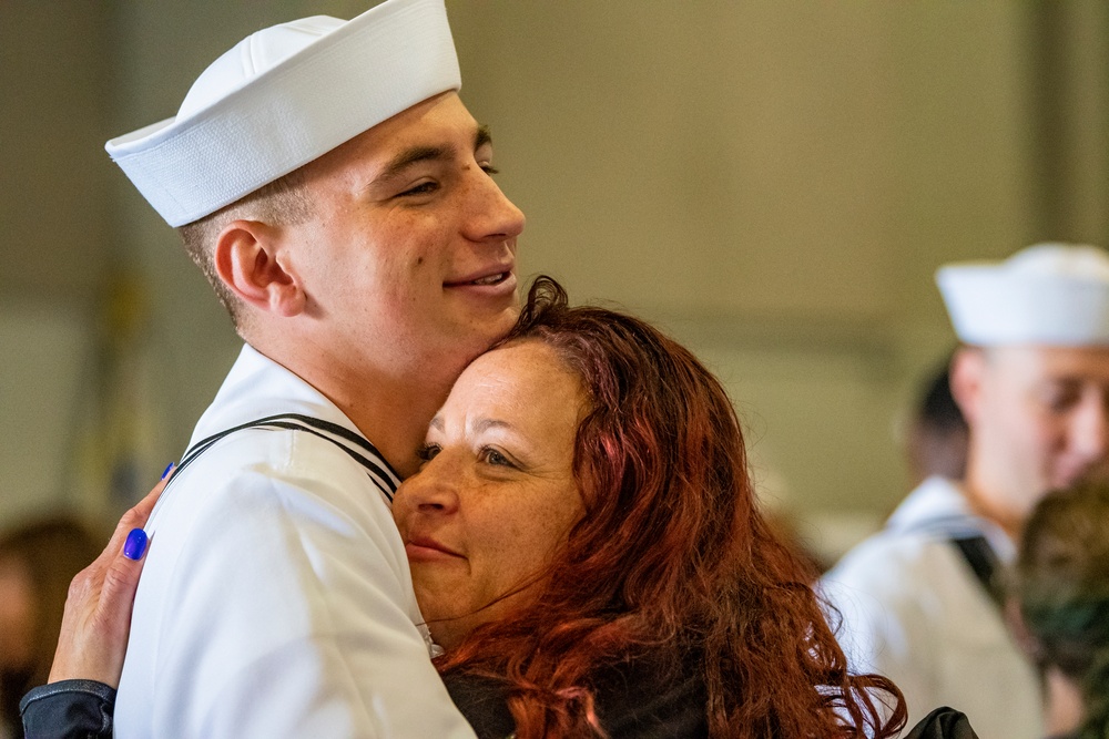 DVIDS - Images - Recruit Training Command Graduation [Image 2 of 4]