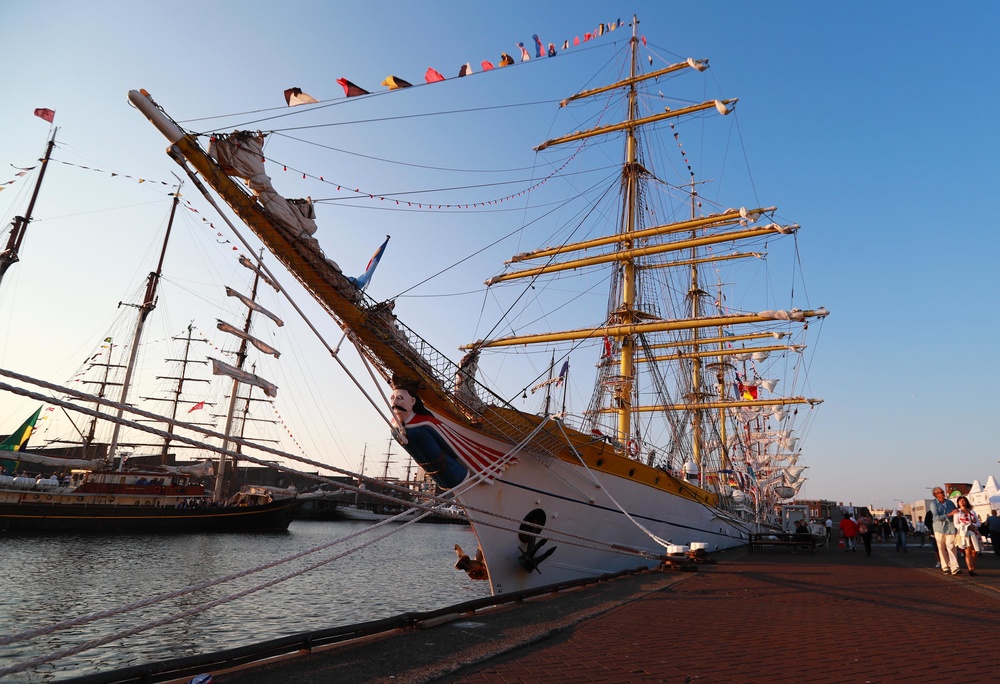 CGC Eagle visits Mircea