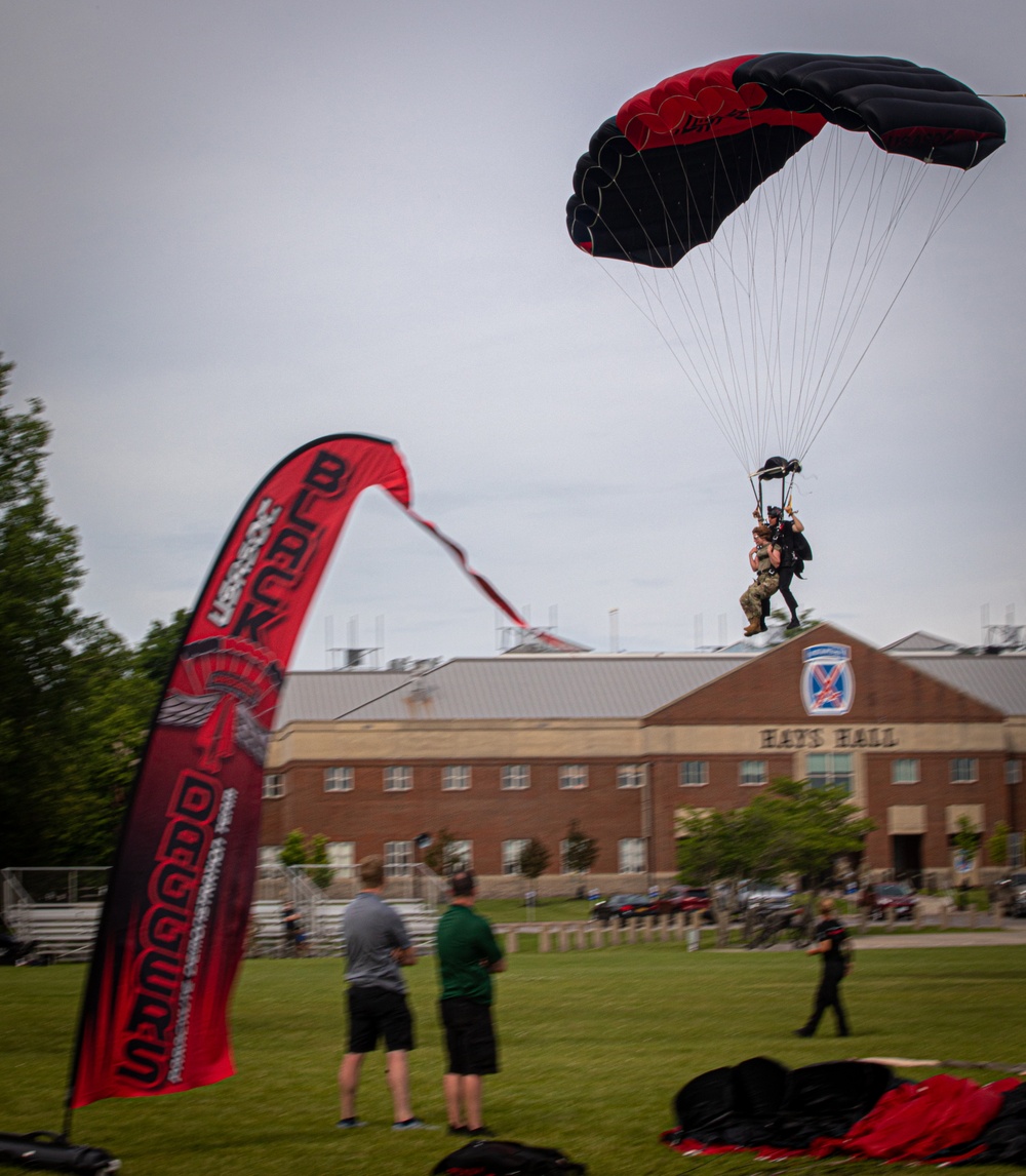 Black Daggers Drop in with Select Soldiers