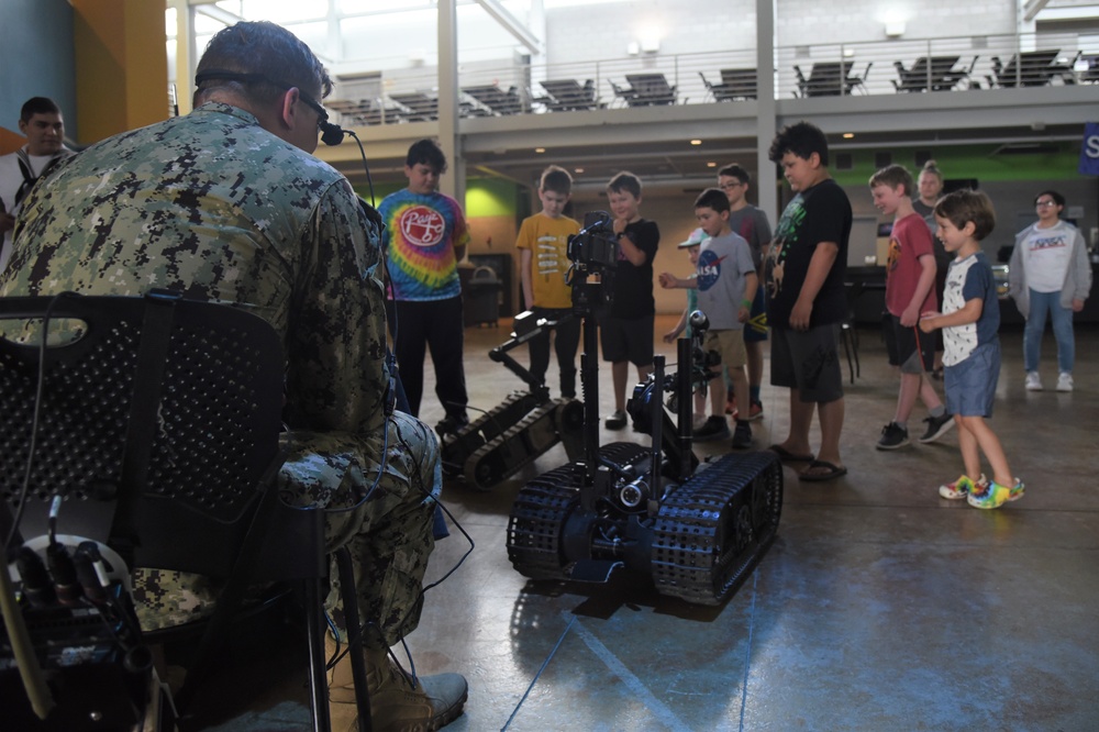 Quad Cities Navy Week Visits the Putnam Museum