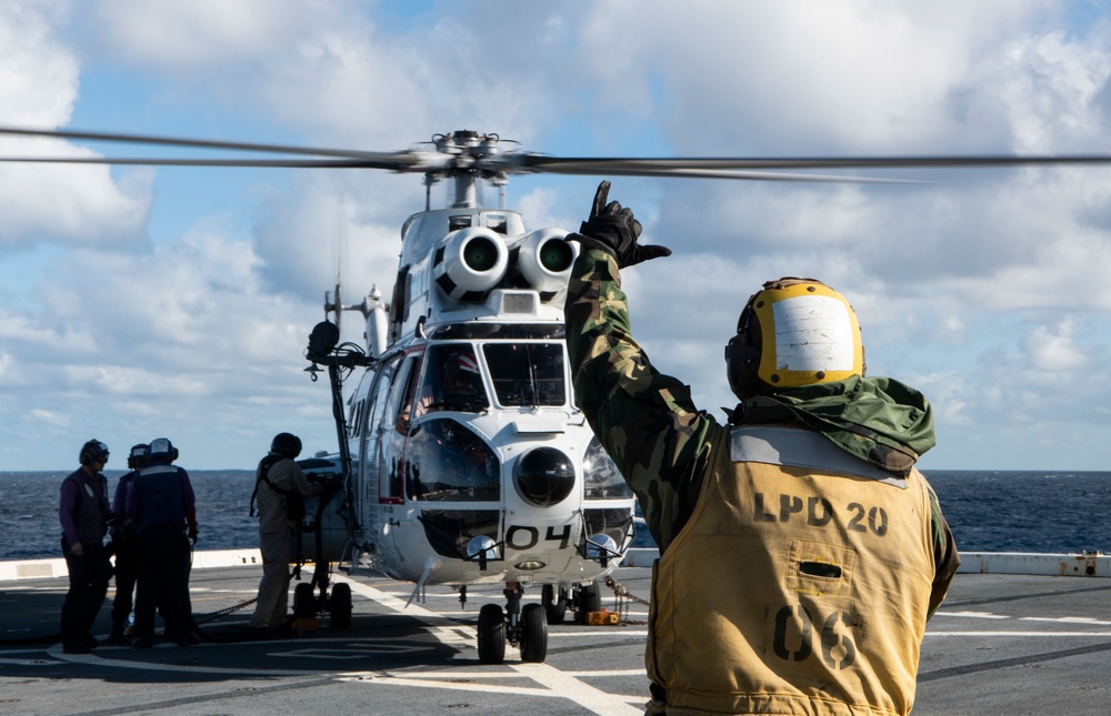 USS Green Bay (LPD 20) Replenishment-at-Sea