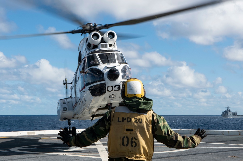 USS Green Bay (LPD 20) Replenishment-at-Sea