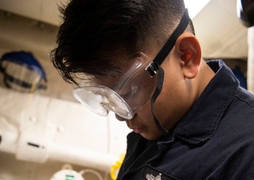 USS Green Bay (LPD 20) Replenishment-at-Sea