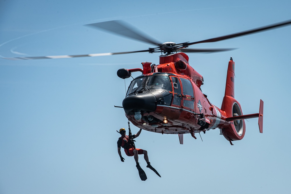 Shaw Airmen, USCG hone joint water rescue skills