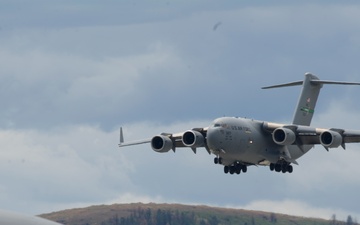 Incoming C-17