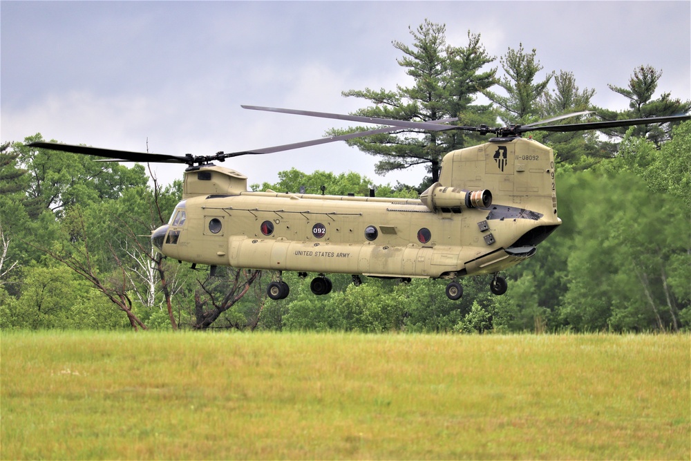 Illinois National Guard Chinook helicopters, crews support training at Fort McCoy