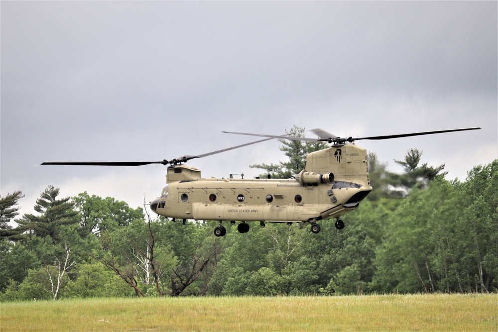 Illinois National Guard Chinook helicopters, crews support training at Fort McCoy