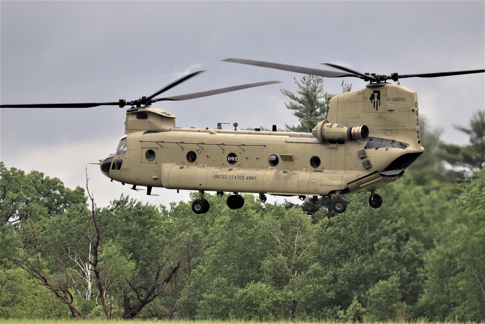 Illinois National Guard Chinook helicopters, crews support training at Fort McCoy