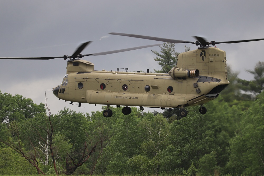 Illinois National Guard Chinook helicopters, crews support training at Fort McCoy