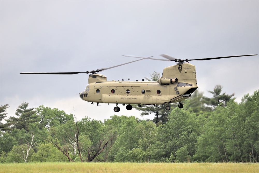 Illinois National Guard Chinook helicopters, crews support training at Fort McCoy