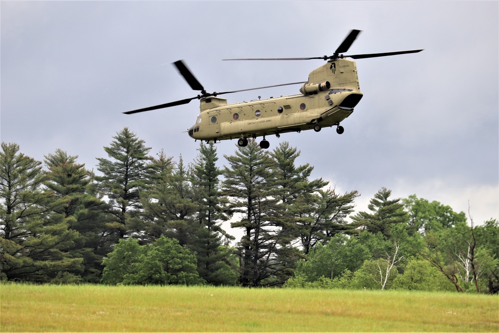 Illinois National Guard Chinook helicopters, crews support training at Fort McCoy