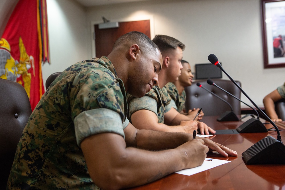 2nd MAW CG Awards FWNY 2019 Marine Corps Football Team Members