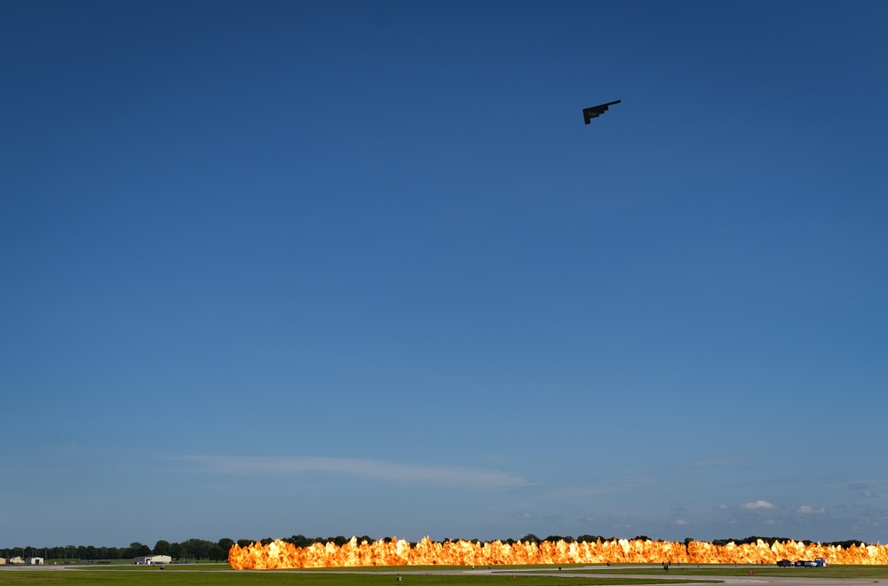 B-2 performs simulated bomb run at Whiteman Air Force Base air show