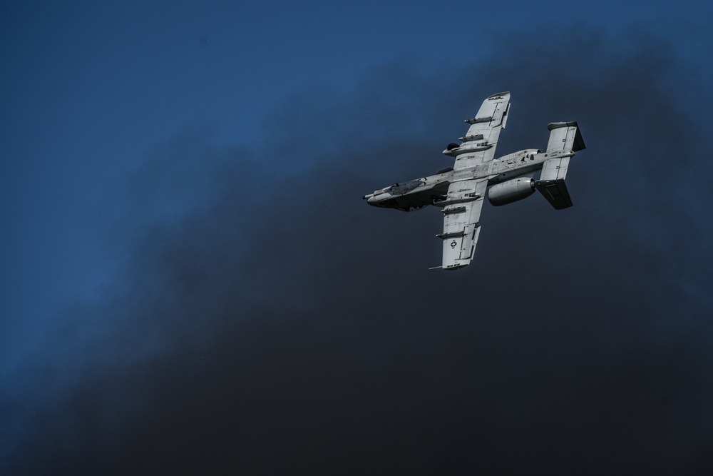 Demonstration Team A-10 performs simulated close air support at Wings Over Whiteman Air Show