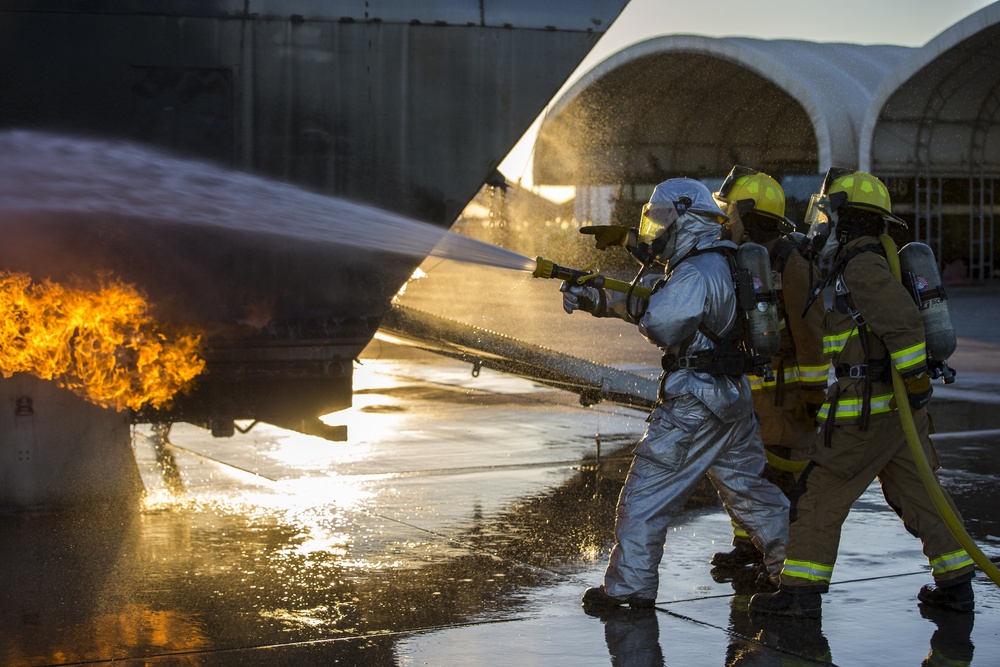 DVIDS - Images - MCAS Yuma ARFF Marines Conduct Live-Burn Training ...