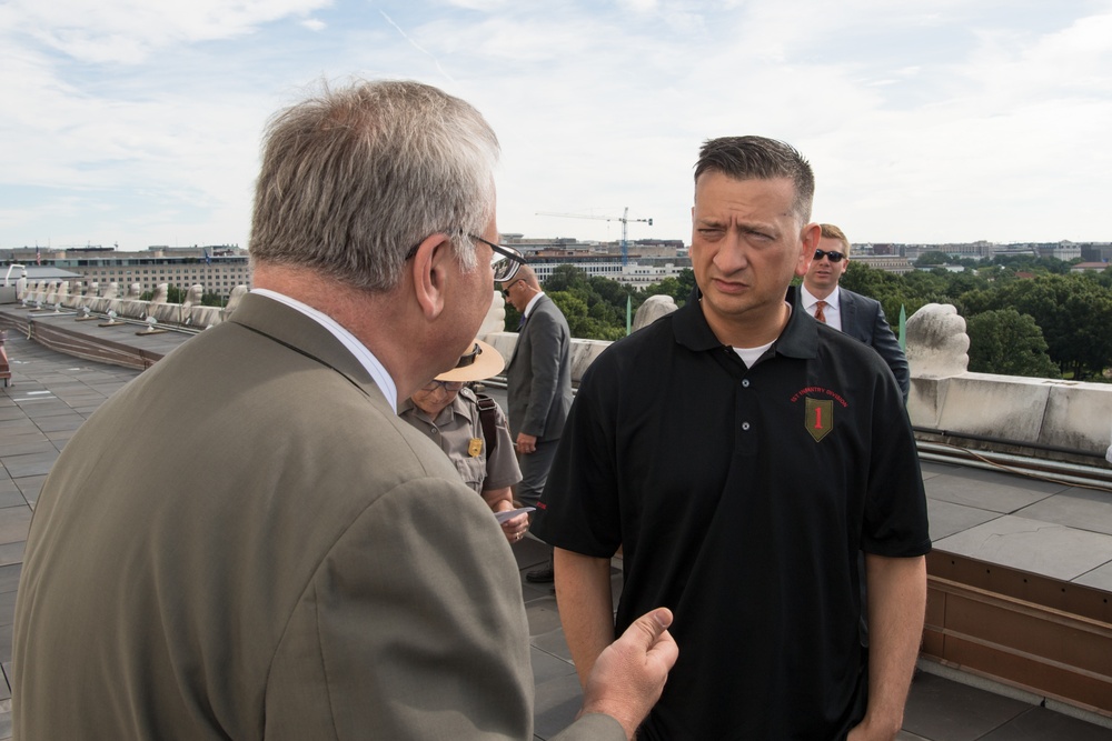 Staff Sgt. David Bellavia MOH Lincoln Memorial Visit