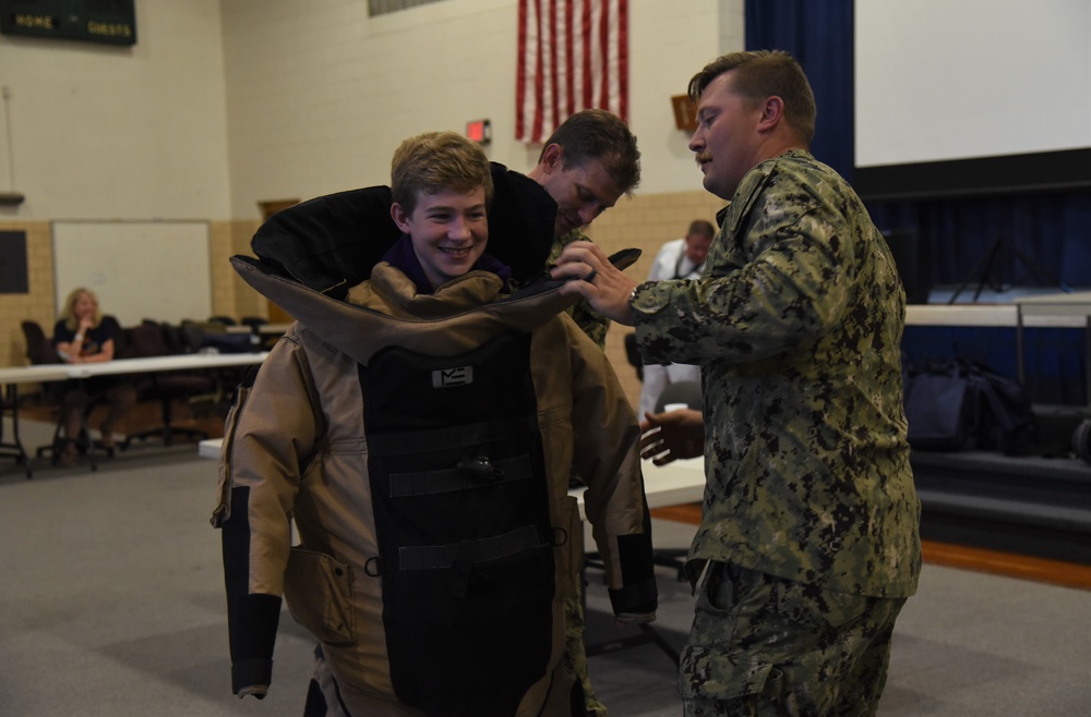 EODs Demonstrate Bomb Disposal Robots to Area Youth Interested in STEM during Navy Week Quad Cities