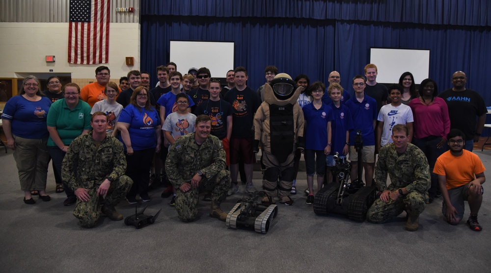 EODs Demonstrate Bomb Disposal Robots to Area Youth Interested in STEM during Navy Week Quad Cities