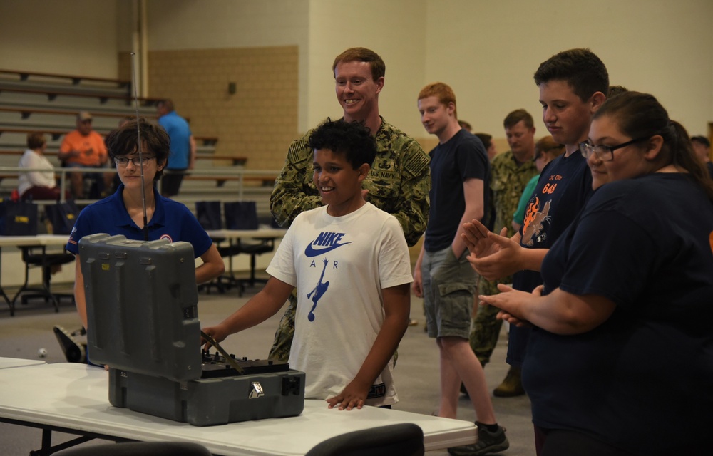 EODs Demonstrate Bomb Disposal Robots to Area Youth Interested in STEM during Navy Week Quad Cities