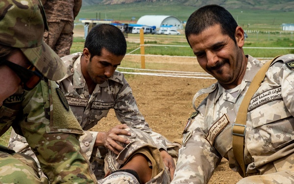 Qatari soldiers conduct casualty care training