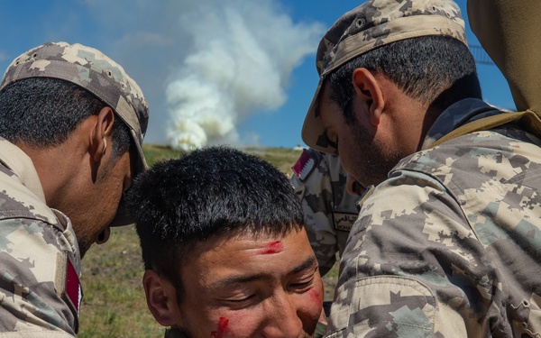 Qatari soldiers conduct casualty care training