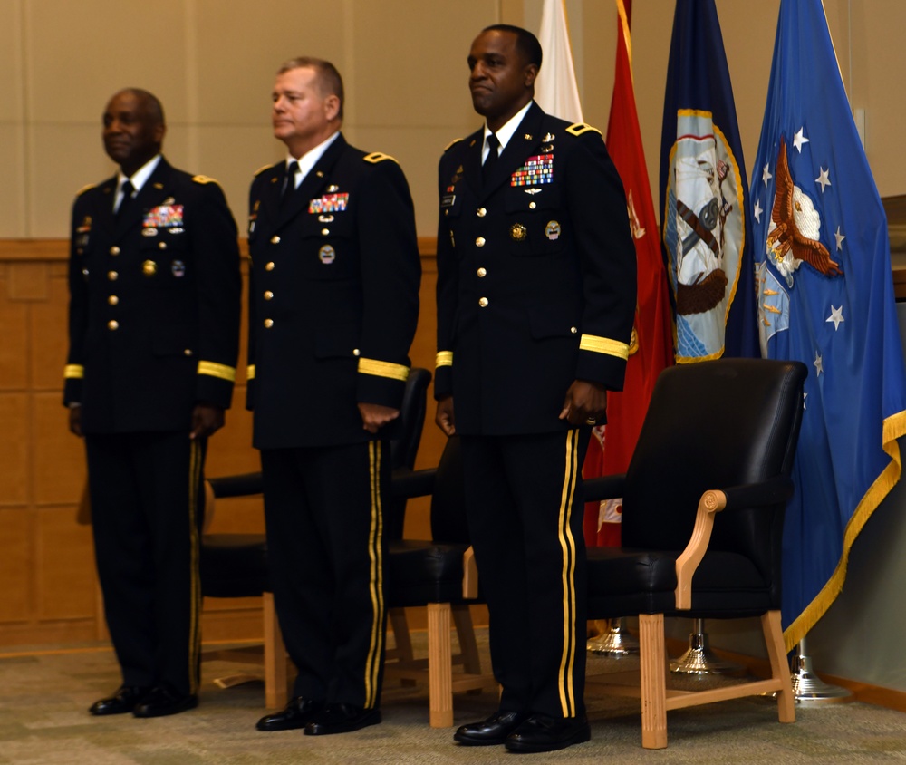 DLA Troop Support welcomes “hometown” leader during change of command