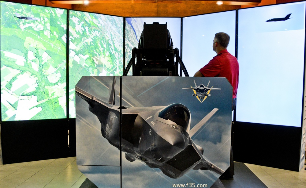 NAVSTA Rota tries out F-35 cockpit demonstrator