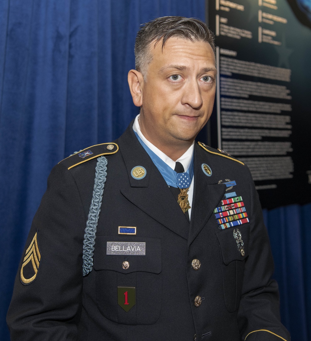 Former Army Staff Sgt. David G. Bellavia is inducted into the Pentagons Hall of Heroes