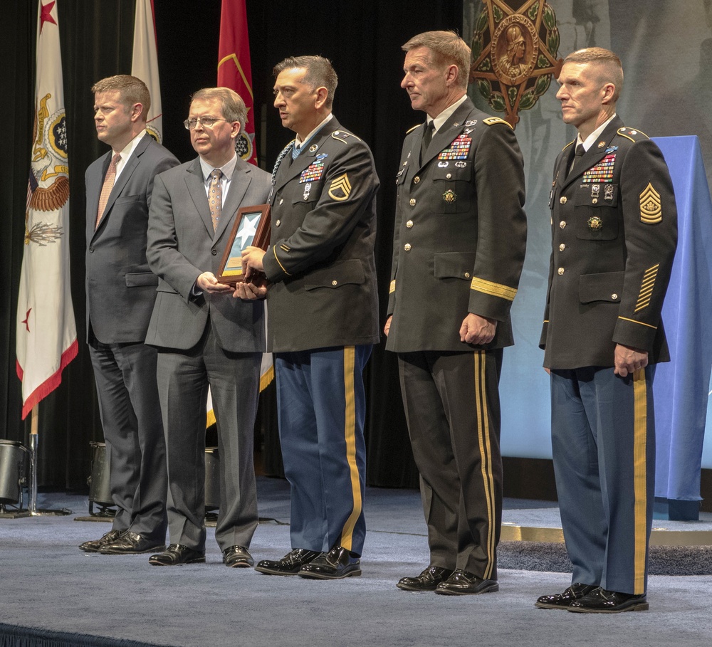 Former Army Staff Sgt. David G. Bellavia is inducted into the Pentagons Hall of Heroes