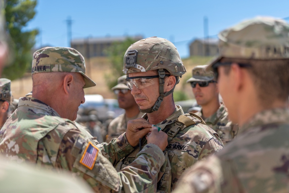 Major General Malanka Awards Army Commendation Medals