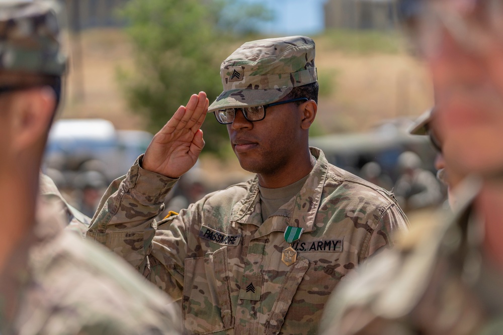 Major General Malanka Awards Army Commendation Medals