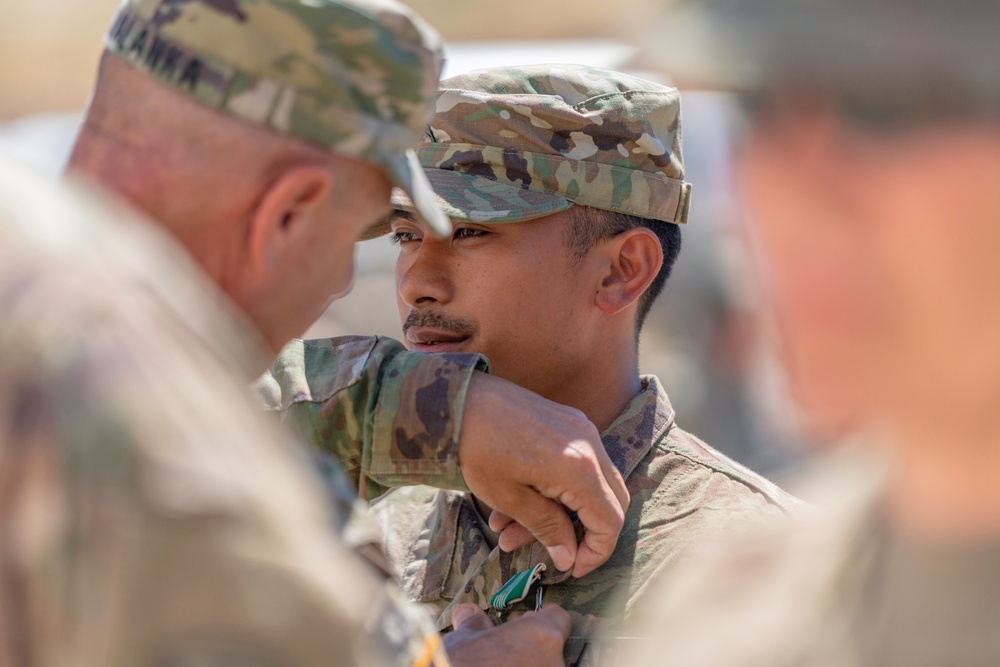 Major General Malanka Awards Army Commendation Medals