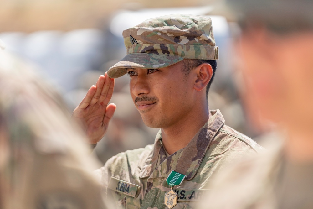 Major General Malanka Awards Army Commendation Medals
